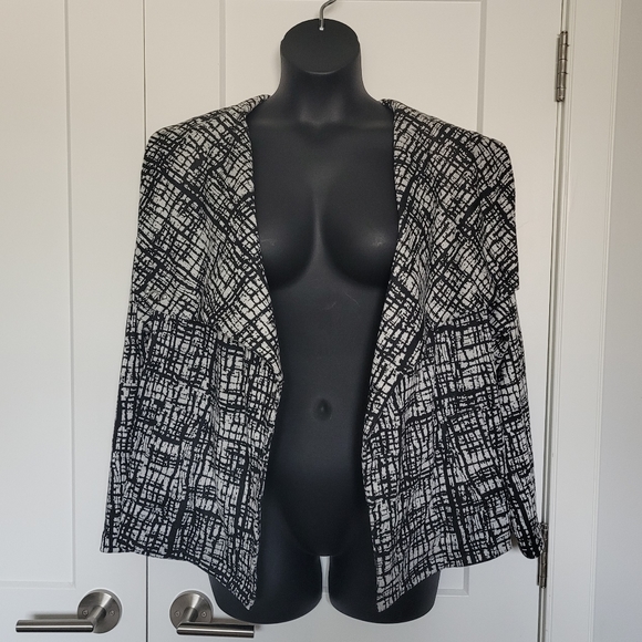 Iight weight jacket - Picture 2 of 8